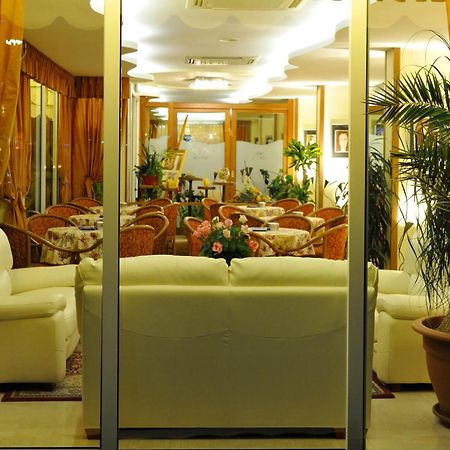 Hotel Al Prater ลินญาโน ซับเบียโดโร ภายนอก รูปภาพ