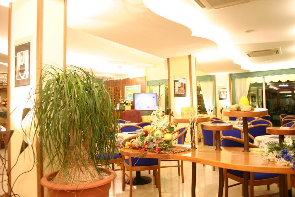 Hotel Al Prater ลินญาโน ซับเบียโดโร ภายนอก รูปภาพ