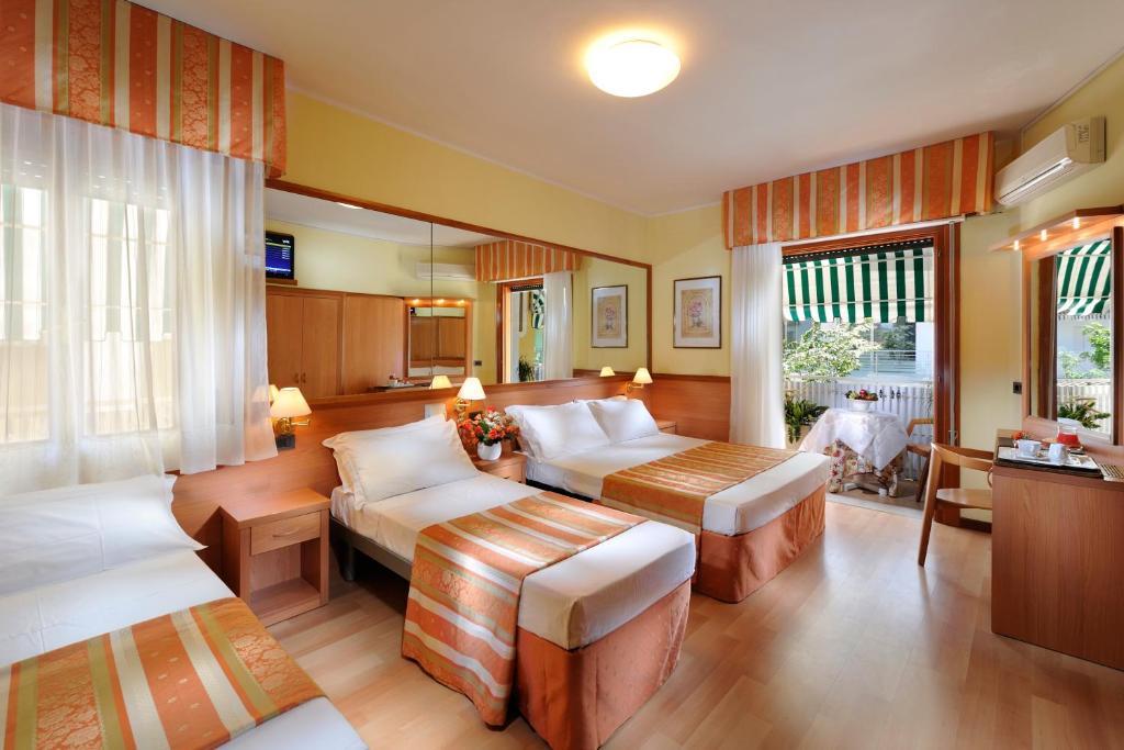 Hotel Al Prater ลินญาโน ซับเบียโดโร ห้อง รูปภาพ