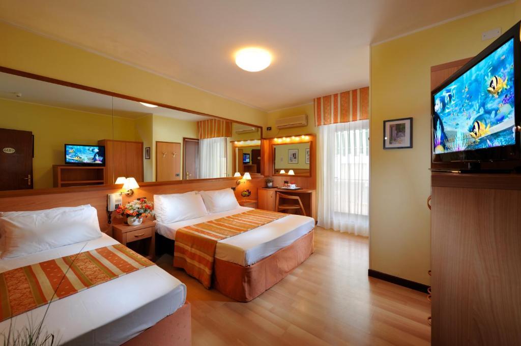 Hotel Al Prater ลินญาโน ซับเบียโดโร ห้อง รูปภาพ