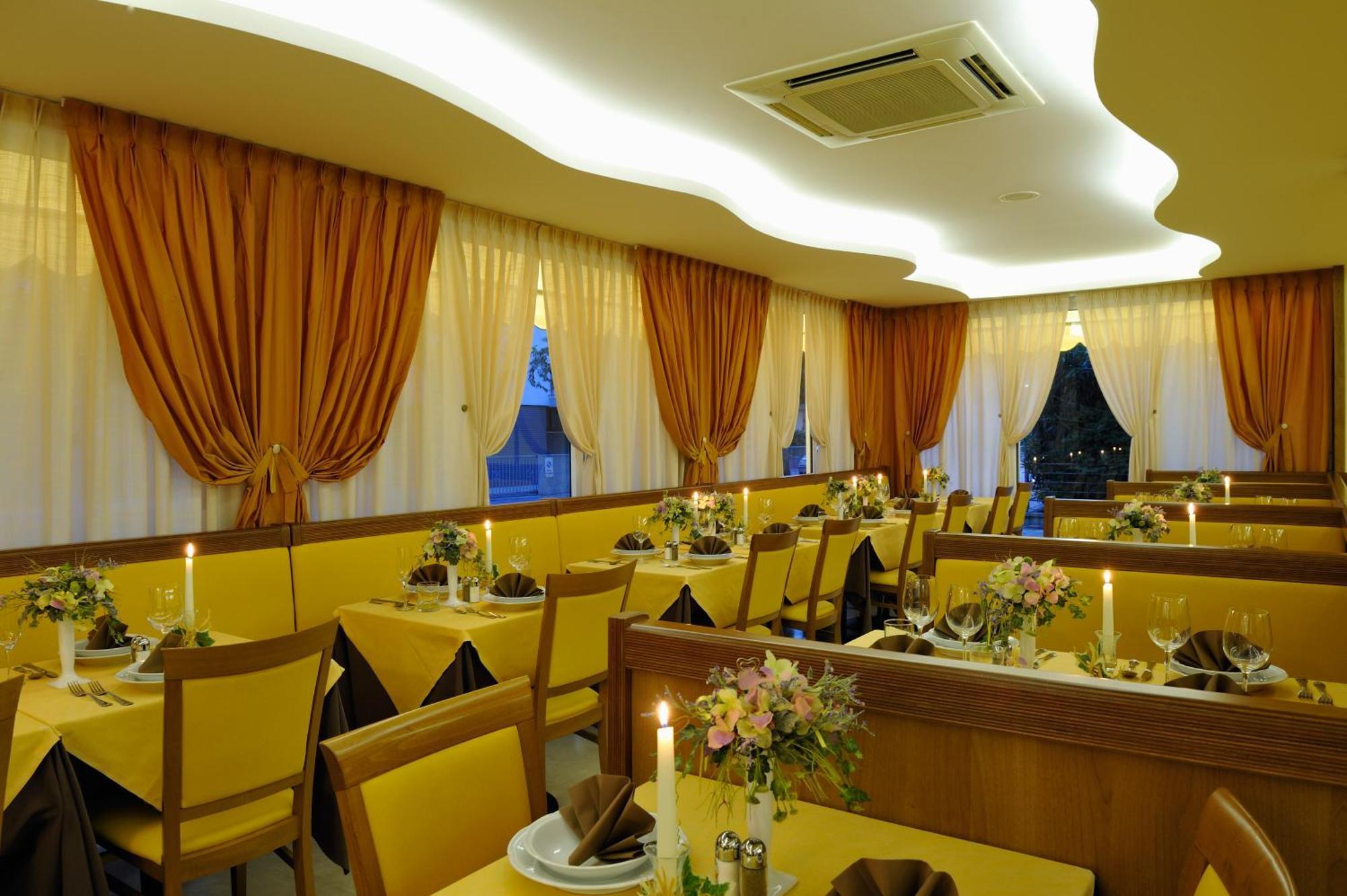 Hotel Al Prater ลินญาโน ซับเบียโดโร ภายนอก รูปภาพ