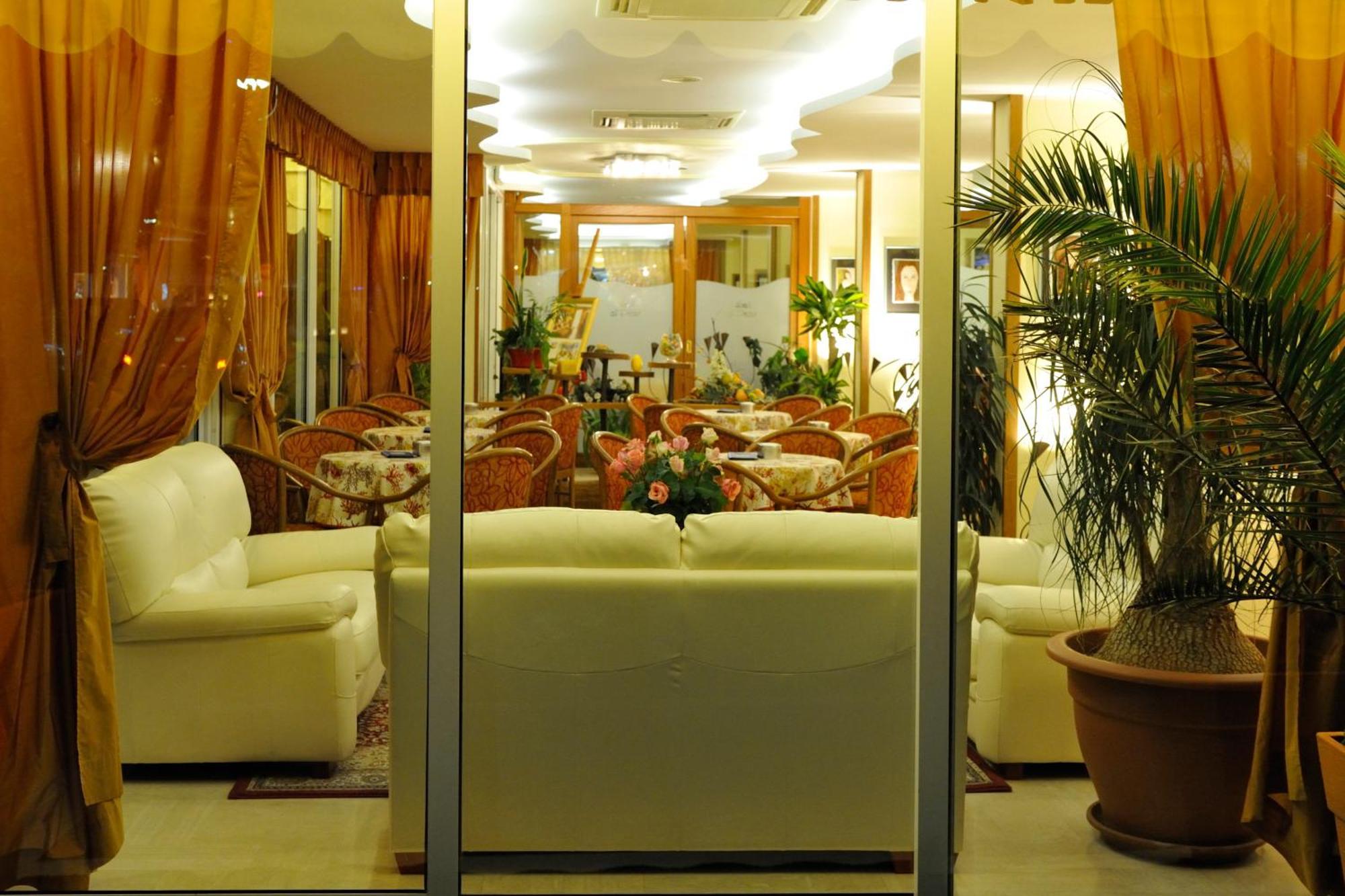 Hotel Al Prater ลินญาโน ซับเบียโดโร ภายนอก รูปภาพ