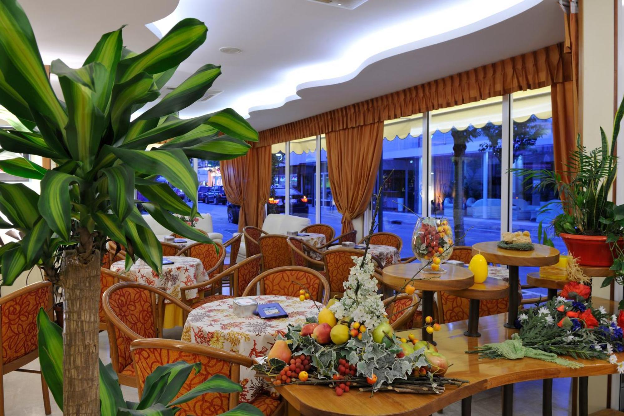 Hotel Al Prater ลินญาโน ซับเบียโดโร ภายนอก รูปภาพ