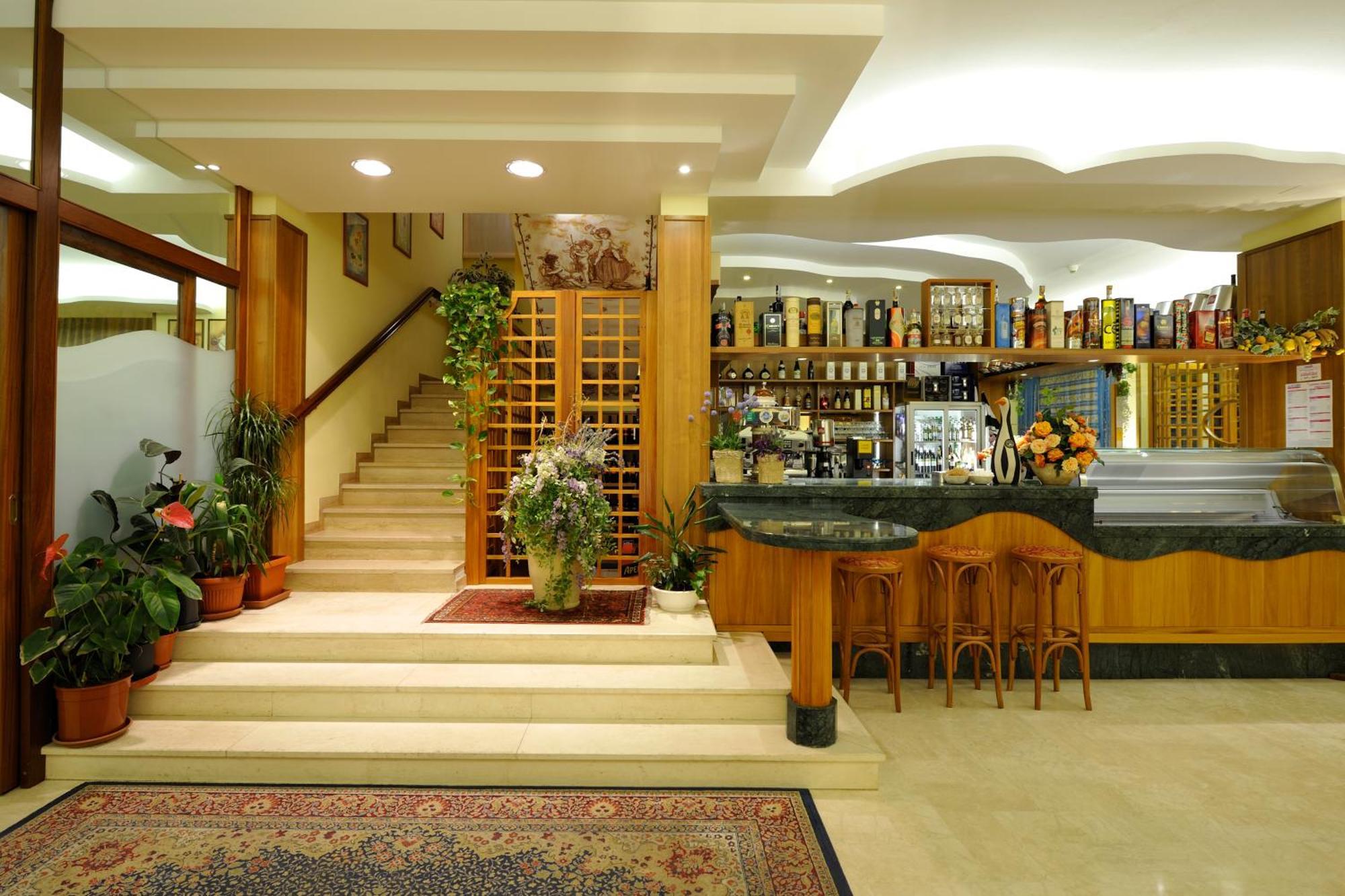 Hotel Al Prater ลินญาโน ซับเบียโดโร ภายนอก รูปภาพ