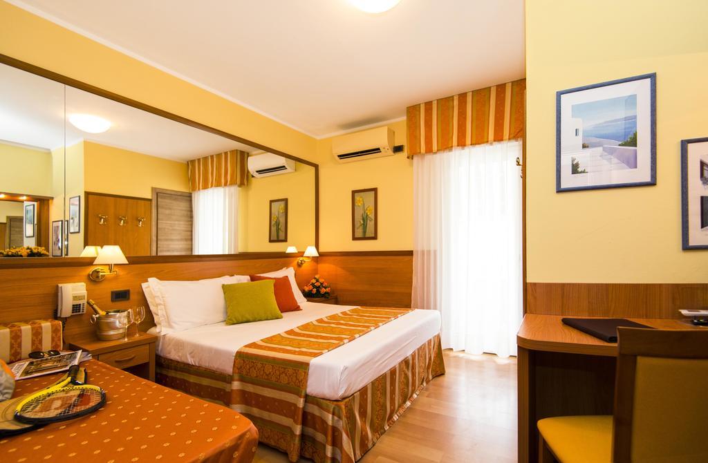 Hotel Al Prater ลินญาโน ซับเบียโดโร ภายนอก รูปภาพ