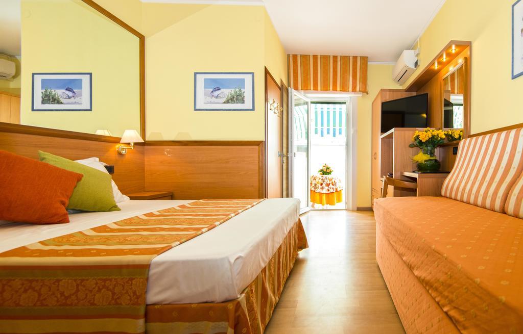 Hotel Al Prater ลินญาโน ซับเบียโดโร ภายนอก รูปภาพ