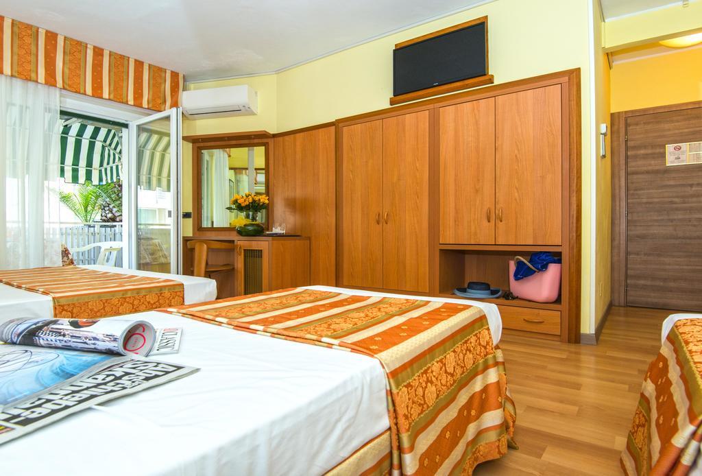 Hotel Al Prater ลินญาโน ซับเบียโดโร ภายนอก รูปภาพ