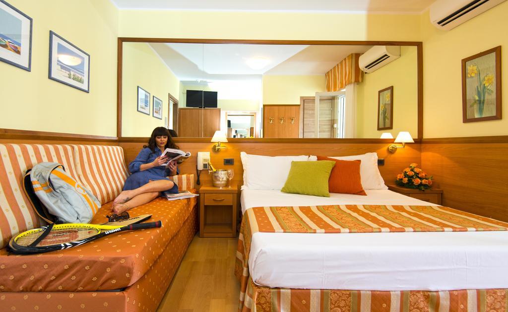 Hotel Al Prater ลินญาโน ซับเบียโดโร ภายนอก รูปภาพ