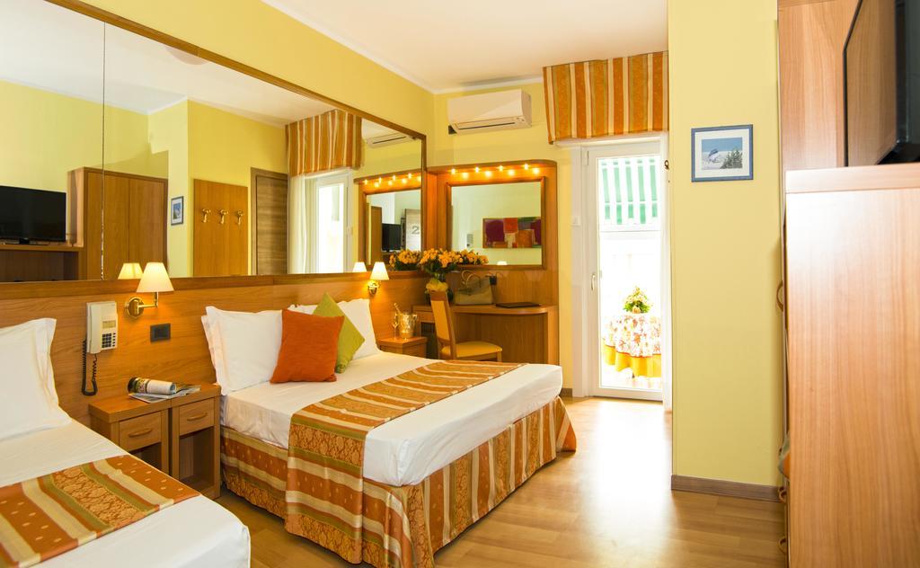 Hotel Al Prater ลินญาโน ซับเบียโดโร ภายนอก รูปภาพ