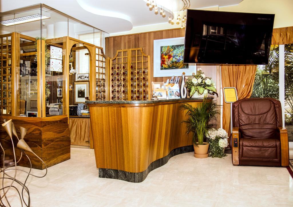 Hotel Al Prater ลินญาโน ซับเบียโดโร ภายนอก รูปภาพ