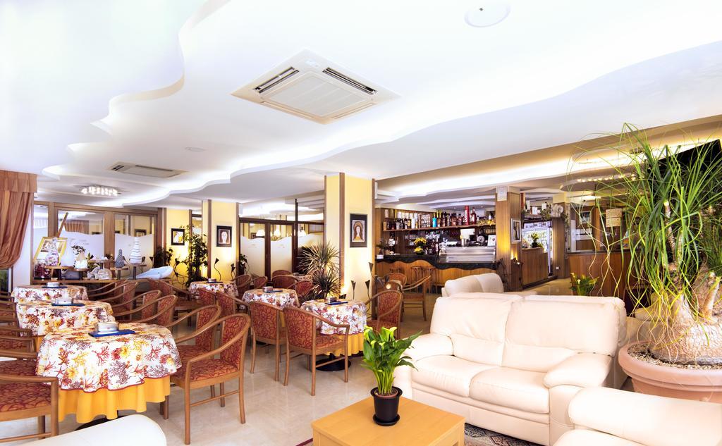 Hotel Al Prater ลินญาโน ซับเบียโดโร ภายนอก รูปภาพ