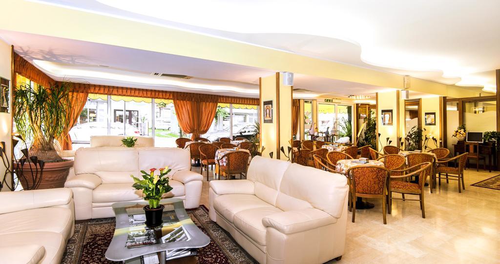 Hotel Al Prater ลินญาโน ซับเบียโดโร ภายนอก รูปภาพ