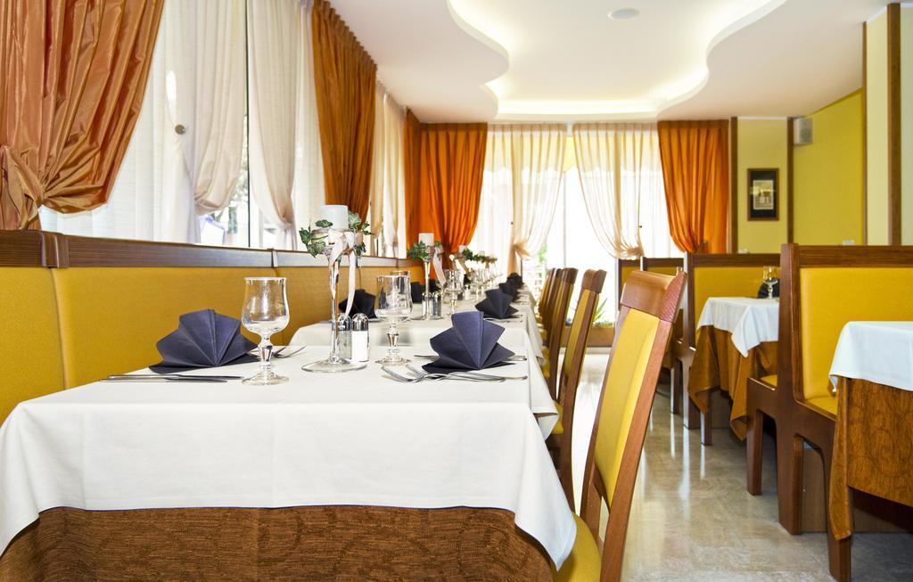 Hotel Al Prater ลินญาโน ซับเบียโดโร ภายนอก รูปภาพ