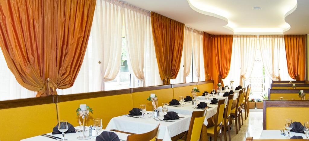 Hotel Al Prater ลินญาโน ซับเบียโดโร ภายนอก รูปภาพ