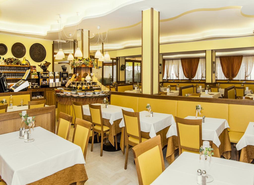 Hotel Al Prater ลินญาโน ซับเบียโดโร ภายนอก รูปภาพ
